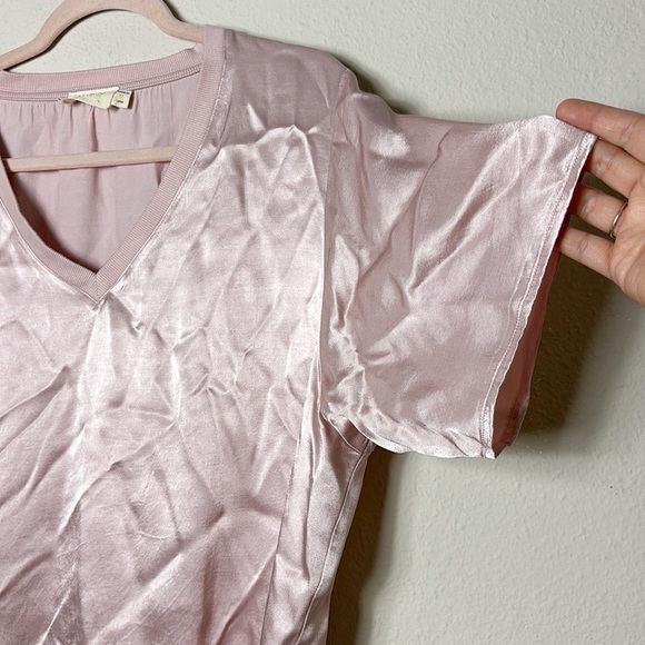 Nation LTD June V-Neck T-Shirt in color whisper (blush) size Medium - Picture 11 of 13